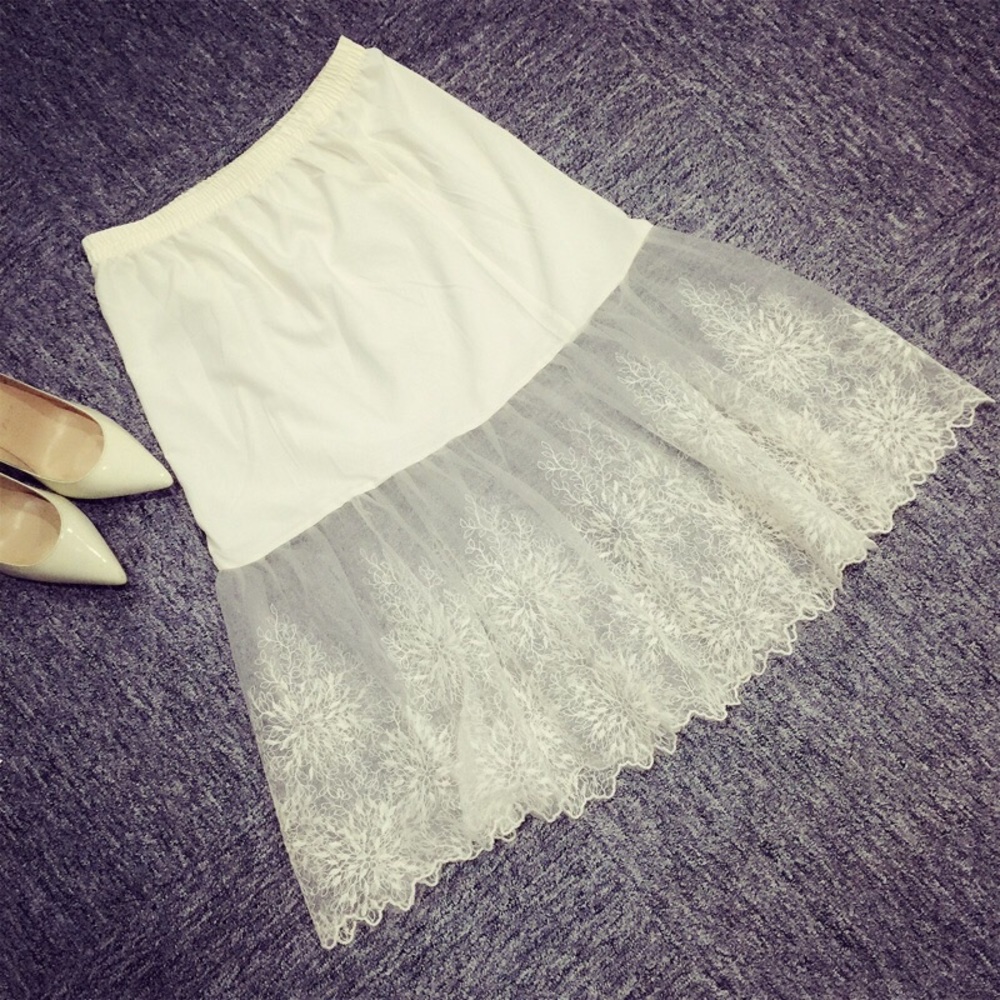 White lace skirt final sale‼️